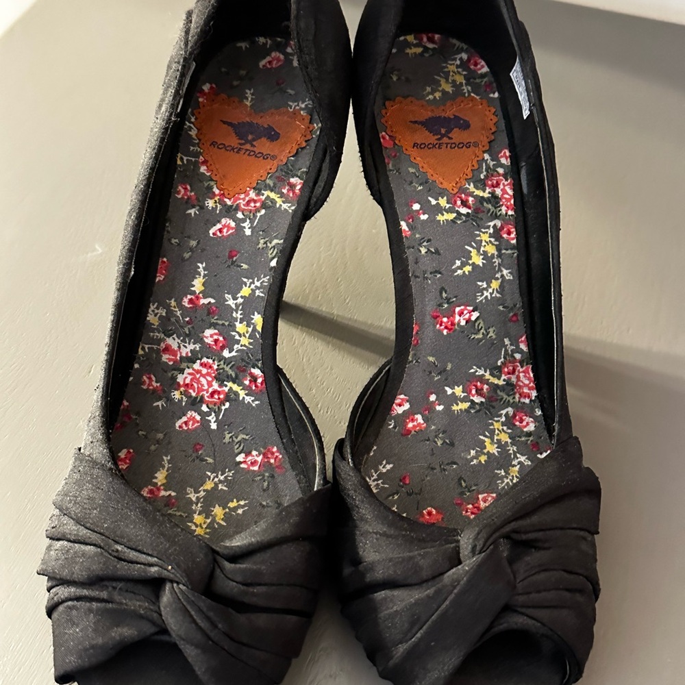 Rocket Dog Women's Elegant Black Knotted Heels